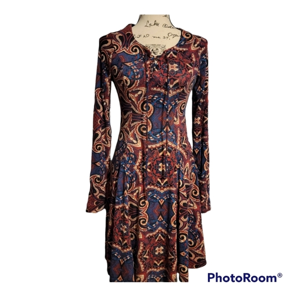 Beautiful Women's Dress Size Small - Picture 2 of 6